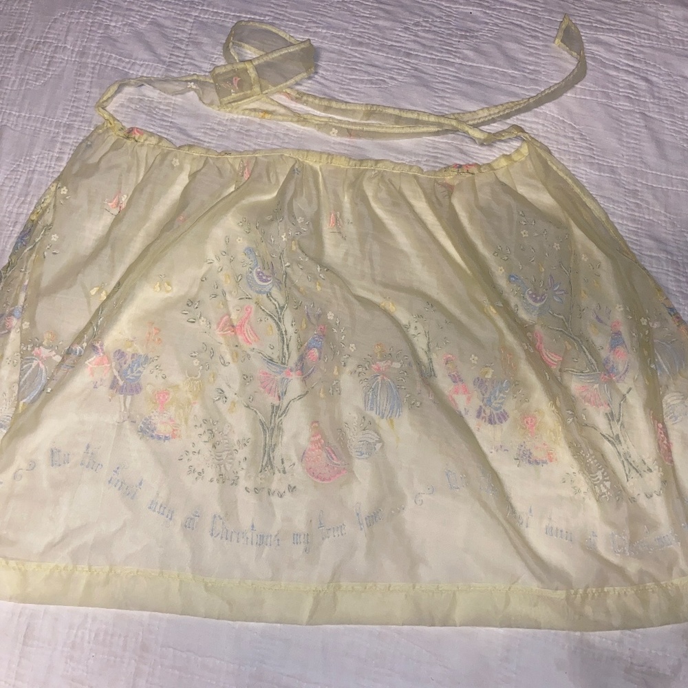 Two Adorable Aprons - Picture 5 of 7